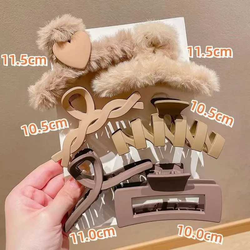 Stylish Hair Clips for Women- Large Autumn/Winter Claw Clip Set with Plush Fabric for Creating Elegant Updos and Chic Hairstyles Z250707