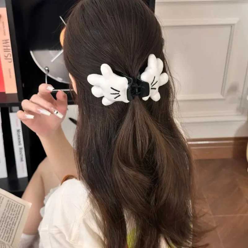 Cute Mickey Palm Hair Claw Clips For Women Creative Hairclips Girls Mickey Hand Hairpin Small Funny Claw Clip Hair Accessories Z250707
