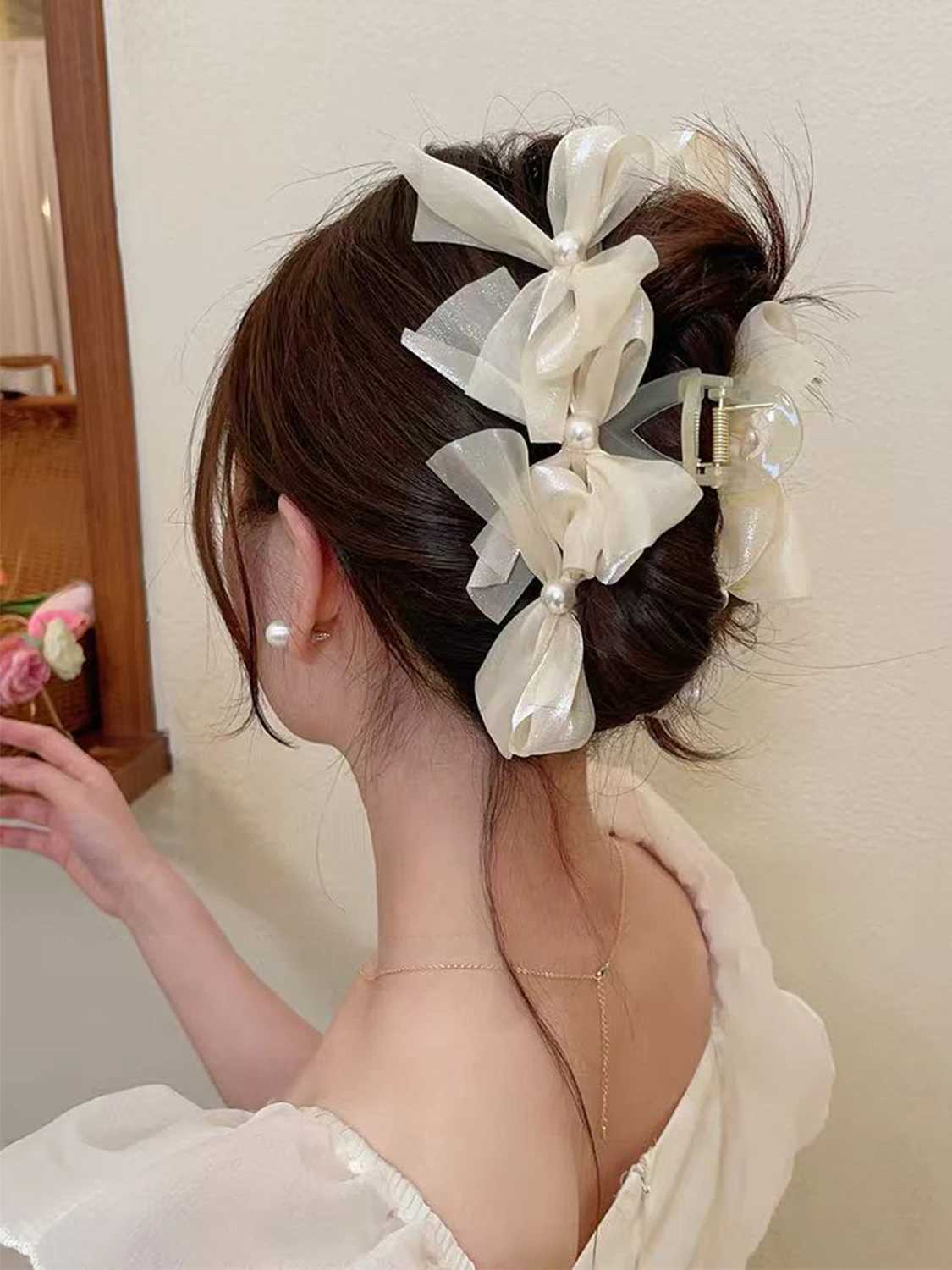 Spring and summer Korean sweet and elegant pearl organza bow grab clip gentle temperament large pan hair grab clip shark clip Z250707