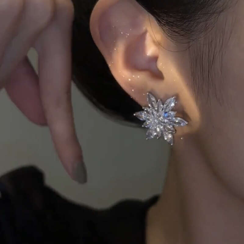 DHcollections Zircon Flower Large Super Sparkling Light High-end Personality Exaggerated Elegant Socialite Earrings for Women