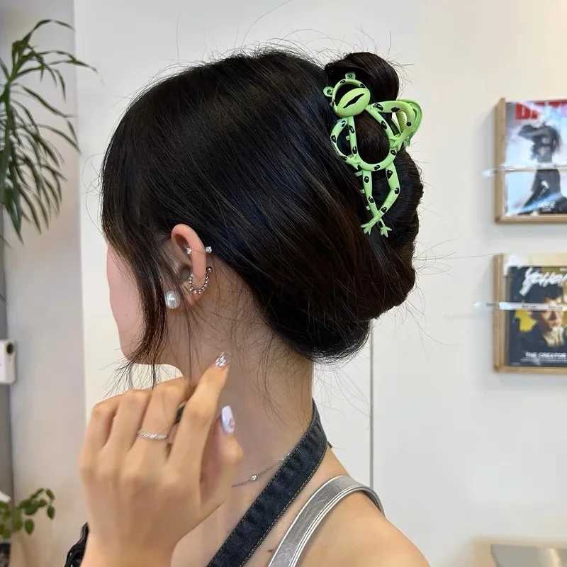 Alloy Cartoon Frog Hair Claw Clip Cute Green Hairpin Clips Free Shipping Barrettes Ponytail Women Girl Shark Hair Accessories Y250707