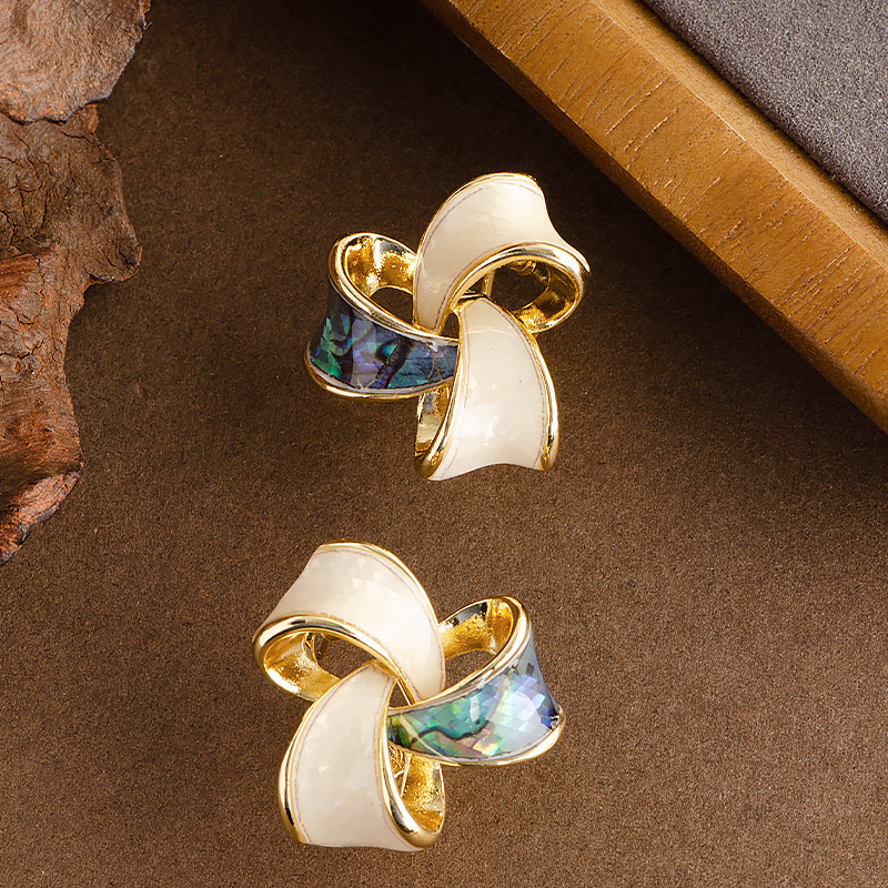 Elegant Style Oil Drop Enamel Mosquito Coil Clip-on Earrings for Women High-end Natural Abalone Shell Sier Needle Ear Jewelry
