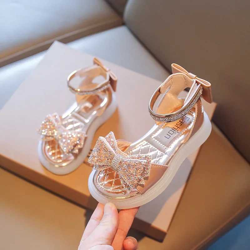 Girls Princess Sandals 2024 Summer New Baby Sparkly Rhinestones Bow Shoes Fashion Non-slip Flat Childrens Sandals Boots G05283 R250707