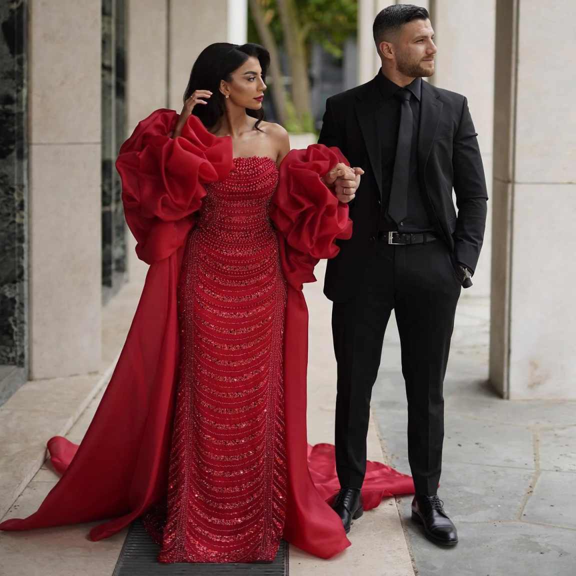 Sexy Strapless Pearls Mermaid Wedding Dresses Beading Sequins Arabic Bridal Gowns With Cape Floor Length Wedding Robe Customized