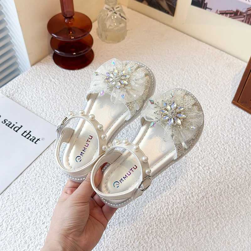 2025 New Style Summer Baby Girl Pearl Little Girl Bowknot Soft Bottom Princess Shoes Toe-Covering Crystal Shoes R250707