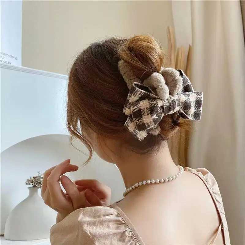 1pc Autumn/Winter Plush Grab Clip South Korea Dongdaemun Checkered Bow Hairpin Female Hairpin Large Shark Clip Female Z250707