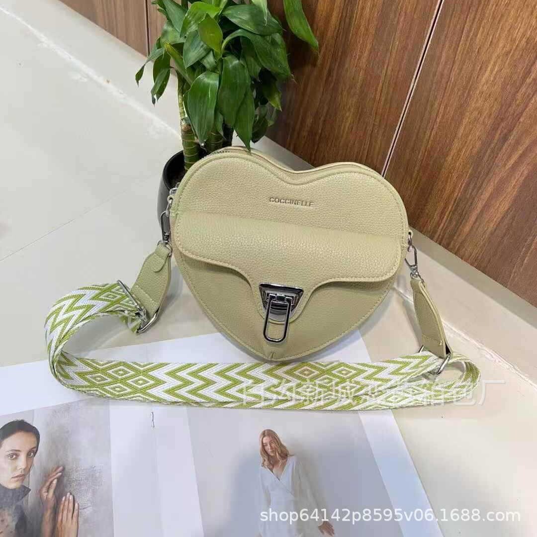 Designer Coccinelle2025 New Heart Shoulder Solid Color Lychee Pattern Underarm Valentine's Day Crossbody Light Luxury Women's Bag