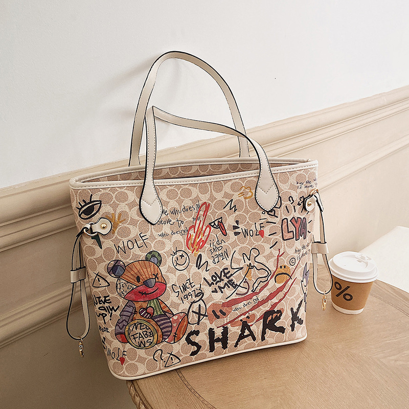 Designer for Women Bear Graffiti Tote 2025 New Fashion Elegant Handbag Versatile Large Capacity Shoulder Light Luxury Women's Bag