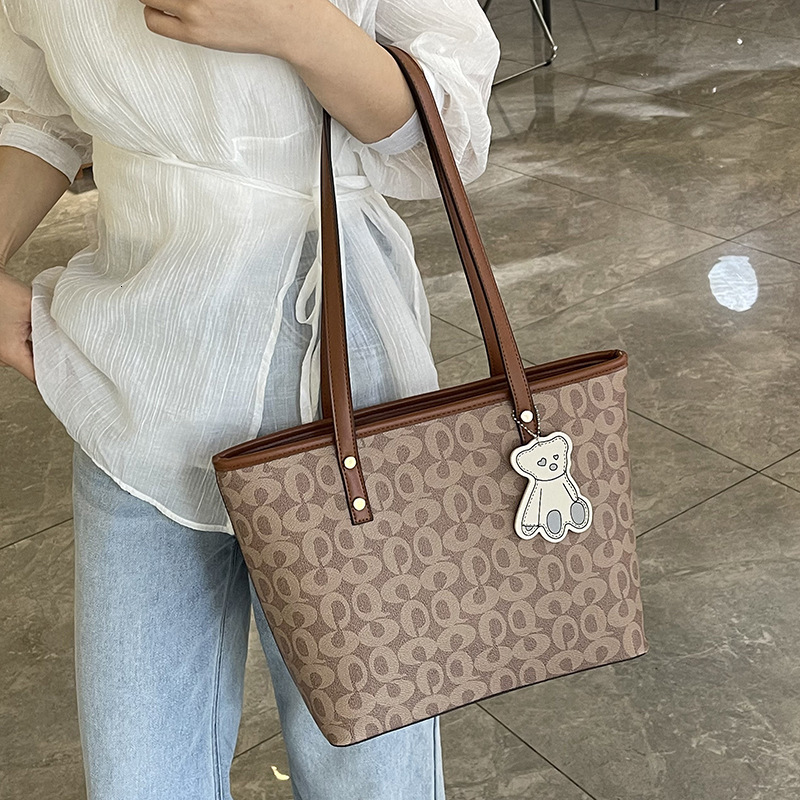 Designer High-End Feel for Women 2025 New Printed Fashion Large Capacity Versatile Shopping Tote Handbag Shoulder Light Luxury Women's Bag