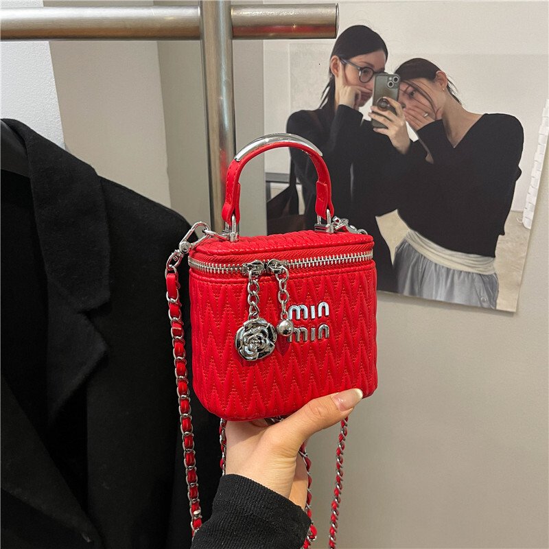 Designer High-End Feel Handheld Pleated Box for Women New Korean Version Niche Fashion Chain Shoulder Crossbody Small Square Light Luxury Women's