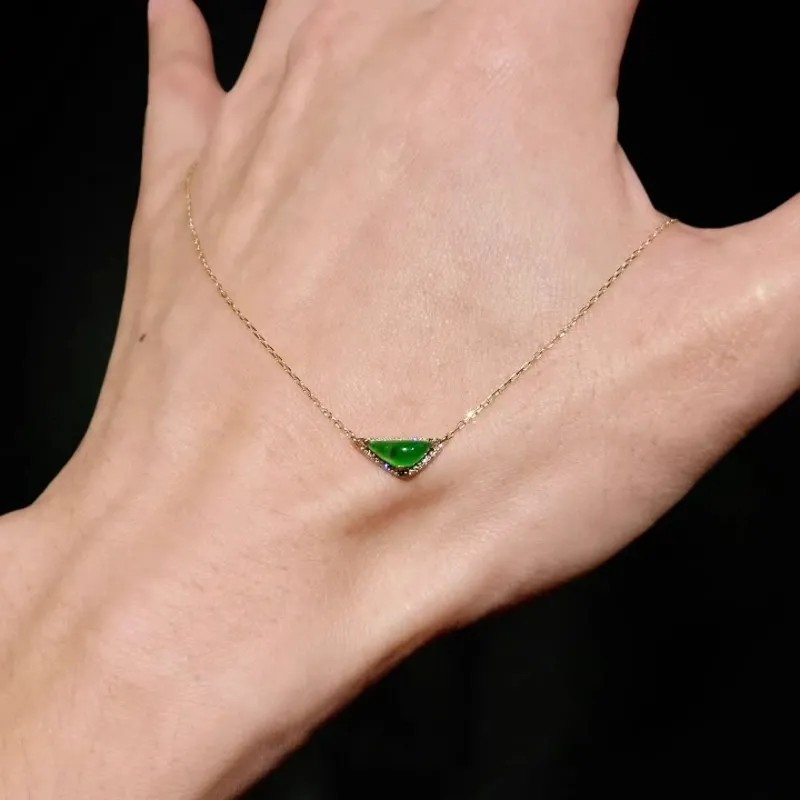 Women's Micro - Inlaid Diamond Triangle Necklace, Light Luxury Niche High - End Sense Clavicle Chain, Skin - Whitening Ultra - Thin Neck Chain