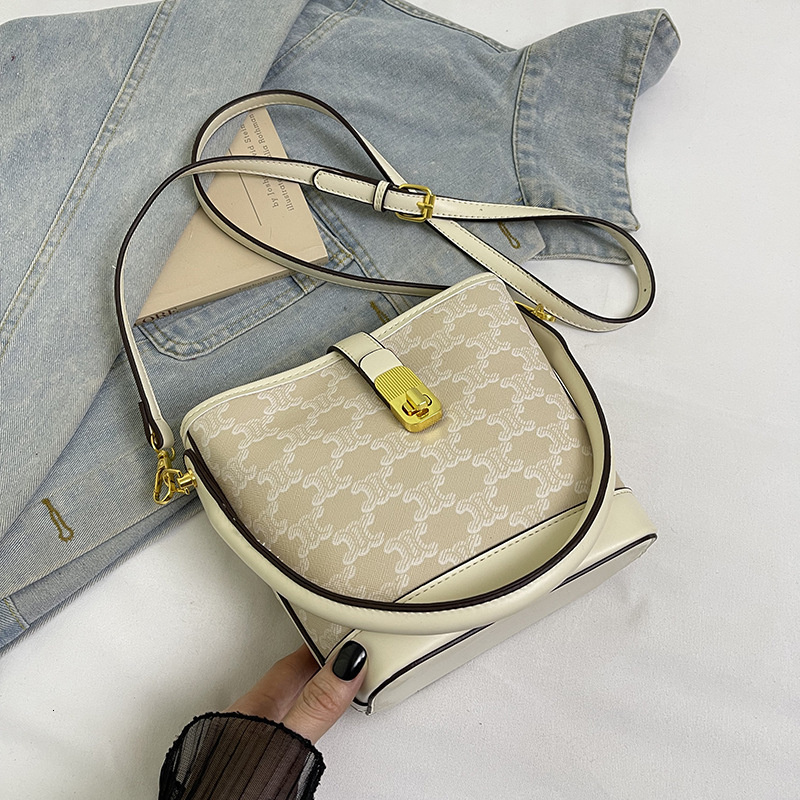 Designer High-End Feel for Women 2025 New Style Elegant Printed Handbag Bucket Fashionable Versatile Commuter Crossbody Light Luxury Women's Bag