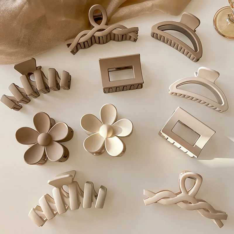 Women Elegant Brown Beige Flower Geometric Hair Claw Lady Temperament Solid Hair Clip Toothed Hairpin Fashion Hair Accessories Z250707
