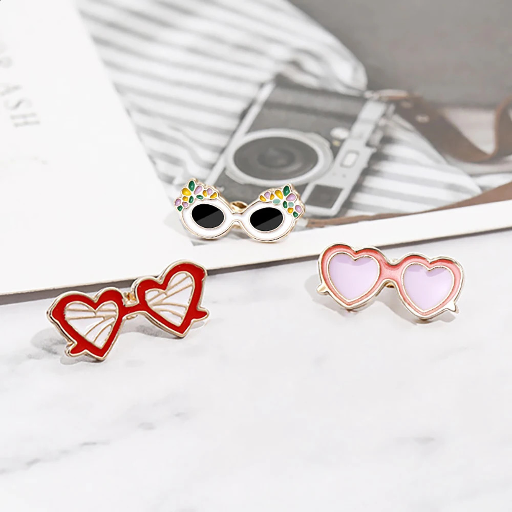 Summer Beach Sunglasses Brooch Fashion Personality Enamel Pins for Vacation Girl Women Backpack Hat Lapel Pin Jewelry Decoration 250625