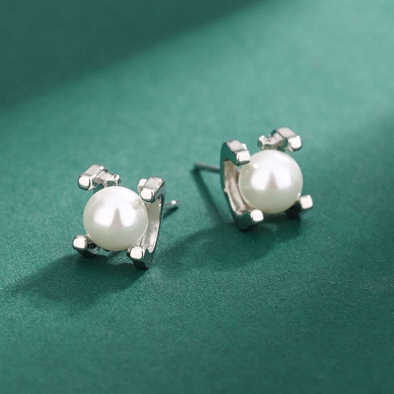 Huayoumei Set S Sier Needle Earrings Shell Pearl Light Pendant Clavicle Chain New Bull Head Necklace 7Ce
