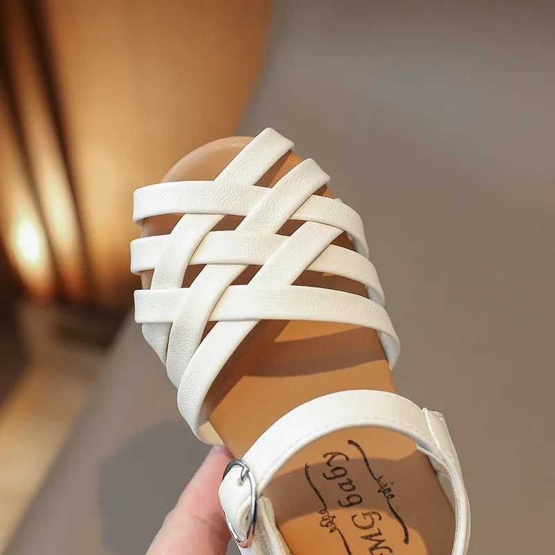 2024 Summer New Girls Sandals Childrens Buckle Open Toe Beach Shoes Soft Bottom Woven Little Girl Princess Shoes R250707