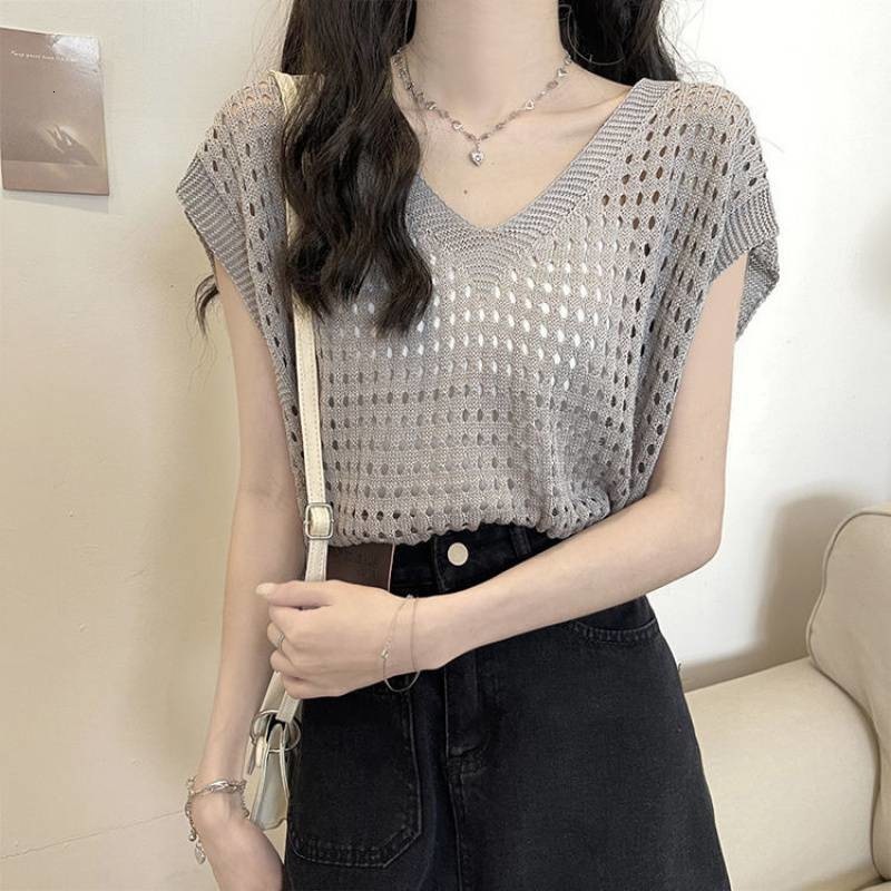 2025 Summer new women's T-shirt lazy style new shirt hollow V-neck knitted cover shirt short sleeved vest novel designer T-shirt