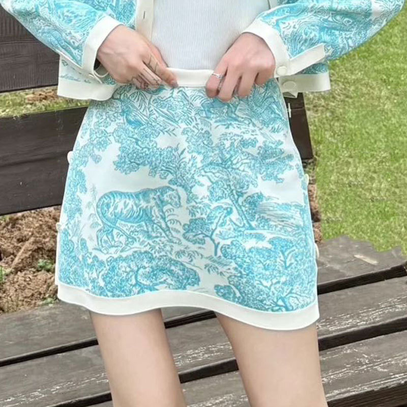 Women's Animal Jacquard Pattern Knit Skirt With Classic High Waist, Side Button Design, Mini Length For Luxury Vacation Style And Elegant French 