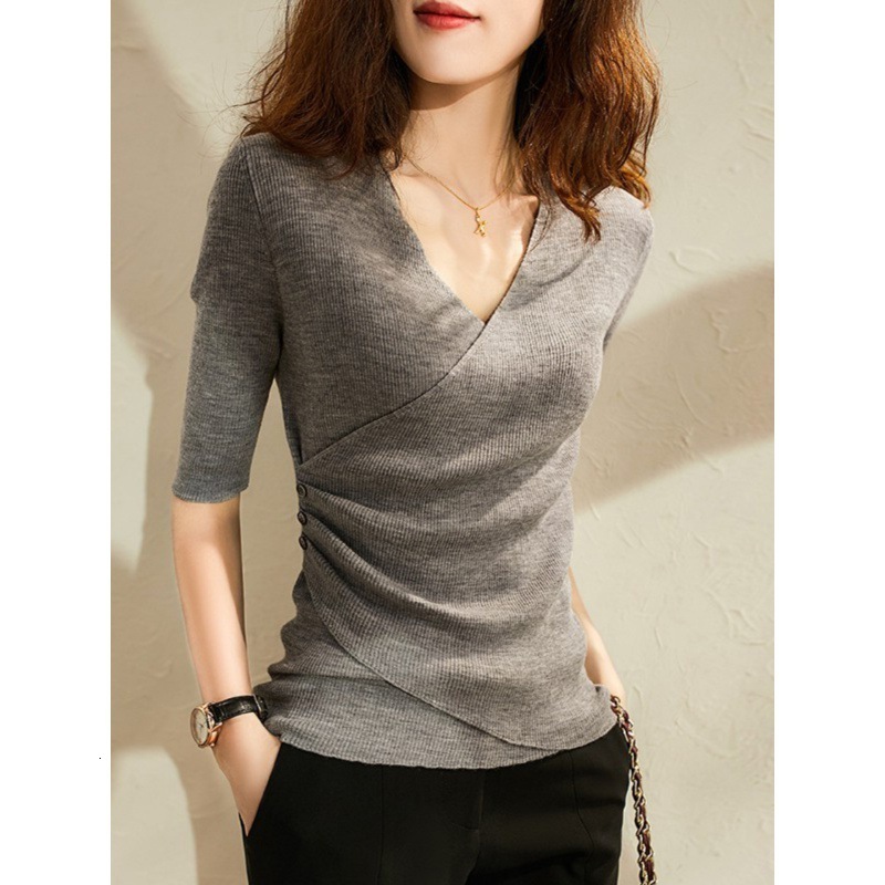 2025 Summer new women's T-shirt with gentle buttons, pleated solid color, women's V-neck slim fit top, fashionable knitting, new designer T-