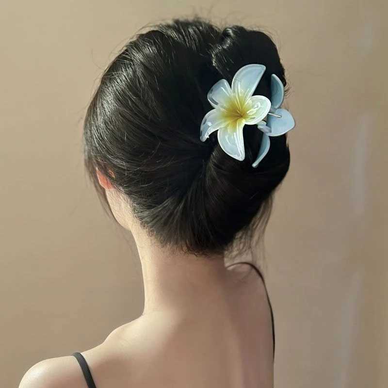 Boho Gradient Large Flower Acrylic Hair Clip for Women Sweet Hair Claws Crab Clamp Barrettes Hawaiian Hair Accessories Y250707