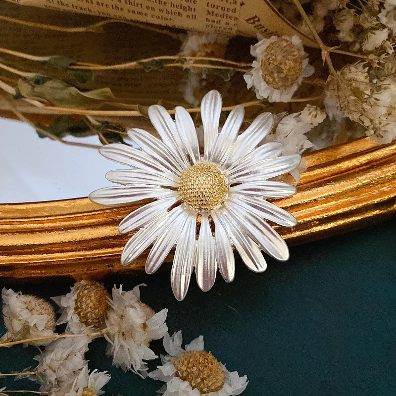 Vintage Mori Daisy Flower Brooch Exquisite Simple Elegant Temperament Pin Corsage 250625