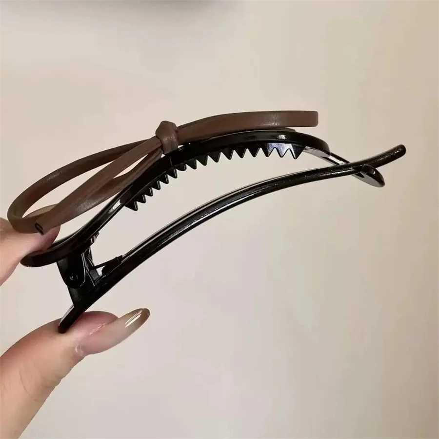 Product temperament leather bow twisted clip for womens back of head high-end feeling one-line clip for 2025 hair accessories Z250707