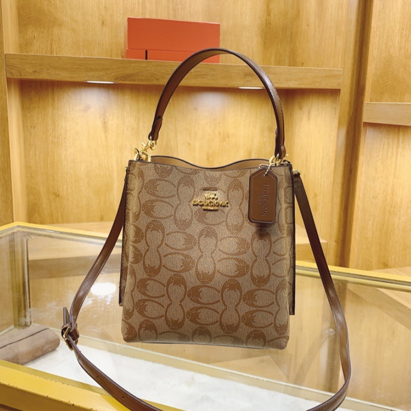 Designer High-End Feel for Women 2025 New Fashion Large Capacity Handbag Bucket Shoulder Crossbody Light Luxury Women's Bag