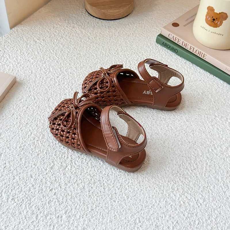 2025 New Summer Style Girls Sandals Girls Bow Toe Soft Sole Baby Weaving and Hollow Fashion Design Versatile R250707