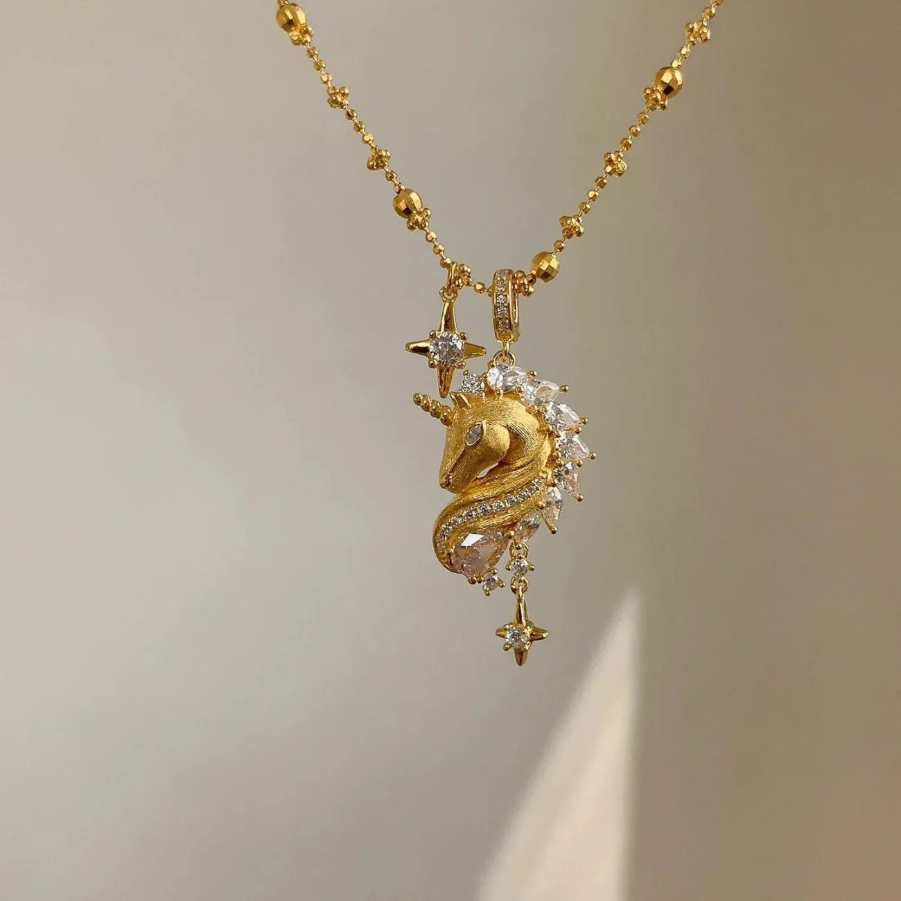 "Dream as Horse" Gold Wire drawing process Unicorn Cross Diamond - Accented Necklace, Vintage Exquisite High - End Clavicle Chain