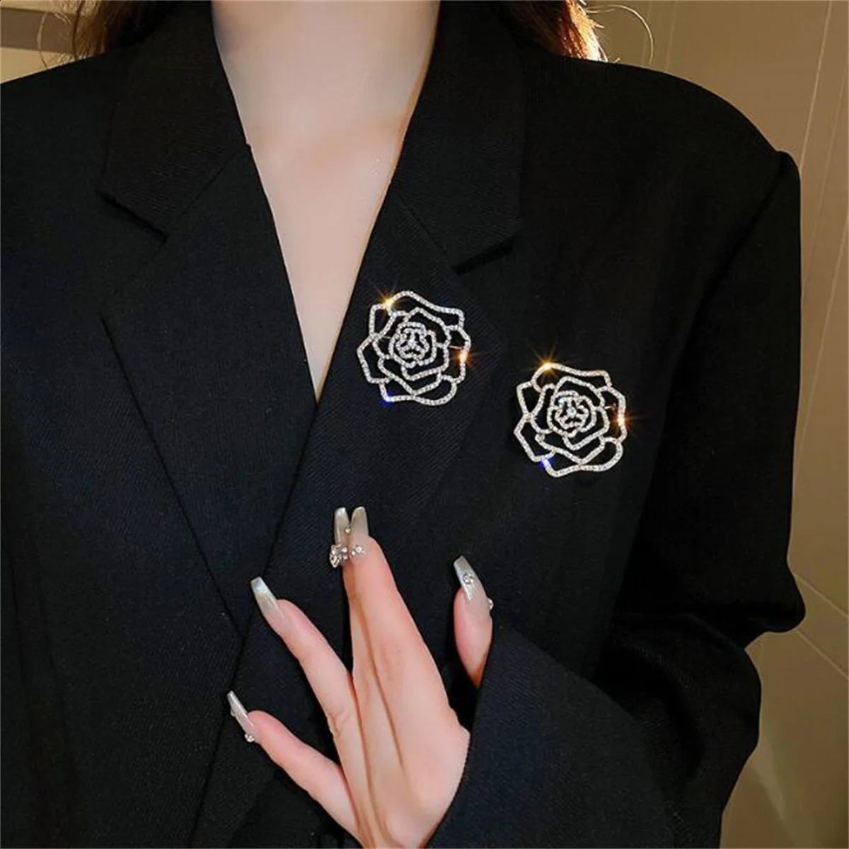 Elegant Rose Brooch Alloy Shining Mens and Womens Jewelry Wedding Party Gift Fashion Decoration Clothing Accessories y2k 2024 250625