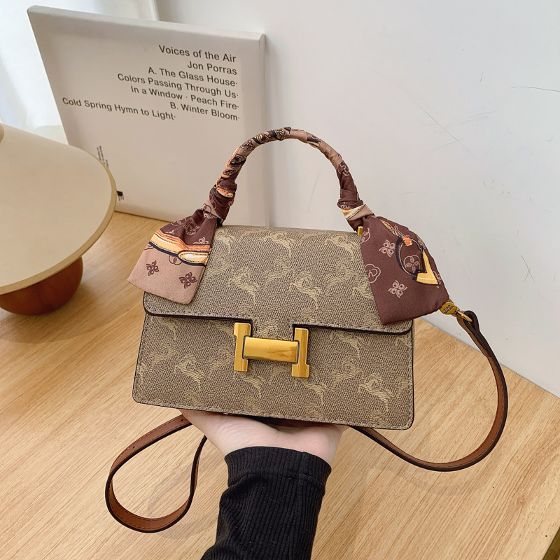 Designer Small for Women 2025 New High-End Versatile Fashion French Niche Design Elegant Shoulder Crossbody Light Luxury Women's Bag