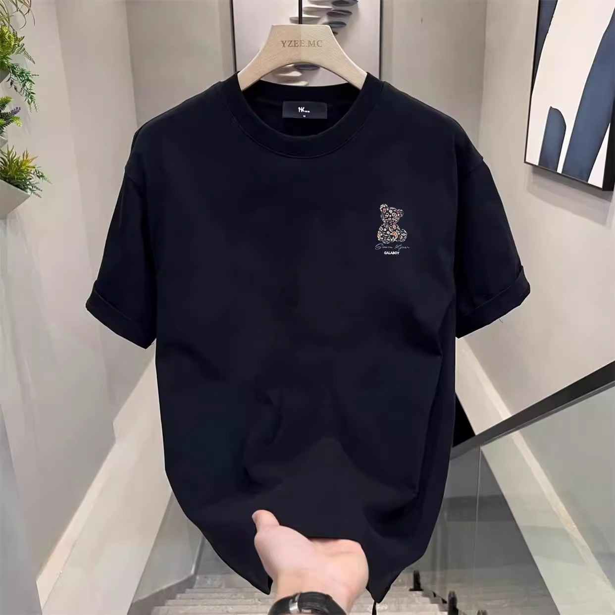 free shipping for man The new summer men's printed T-shirt made of pure cotton is trendy and versatile with a round neck