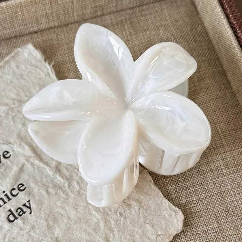 Tyrande Blunt Flower Hair Claws Large Crab Barrette Hairpins for Women Girls Fashion Hair Accessories for Parties/Weddings Y250707