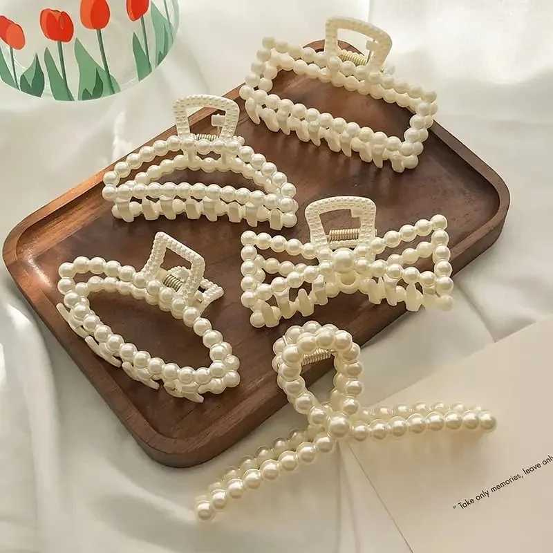 Korean Pearl Hair Claw Clips New Headwear Geometric Hair Claws Large Shark Clip Non-slip Hair Accessories for Women Y250707