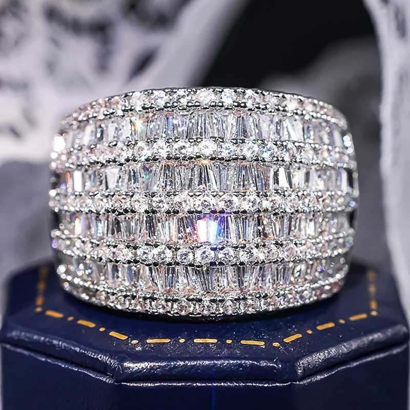 8-Shaped Shiny Trapezoid Zirconia Rings for Women Luxury Wide Finger Jewelry Gorgeous Silver Color Jewelry for Anniversary XJ250707