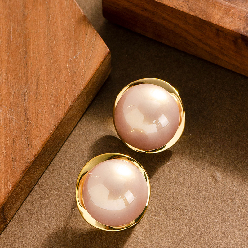 S Sier Needle Fashion Exquisite Small Half Round Pearl Stud Earrings for Women Elegant Fashionable Socialite Style Ear Jewelry