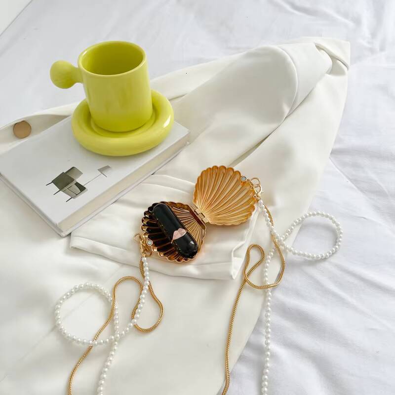 2025 New Summer Lipstick Bags for Women Fashion Pearl Mini Purse Crossbody High Quality Gold Shell Designer Shoulder Bag ddmynov