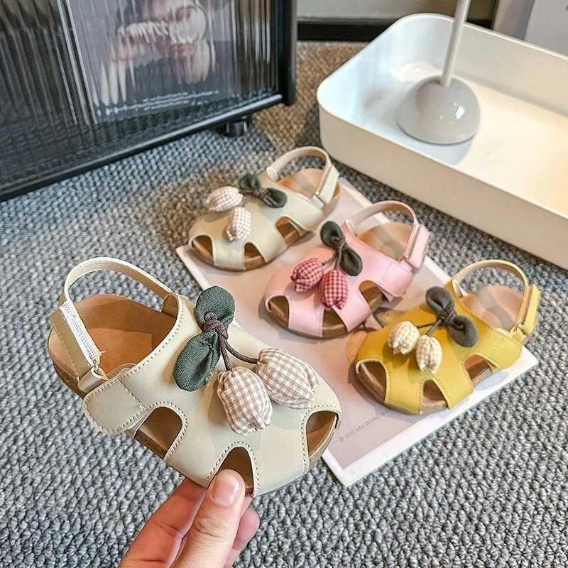 2025 Children Sandals for Girls Summer New Fashion Korean Style Soft Bottom Anti-Slip Versatile Cut-outs Princess Beach Shoes R250707