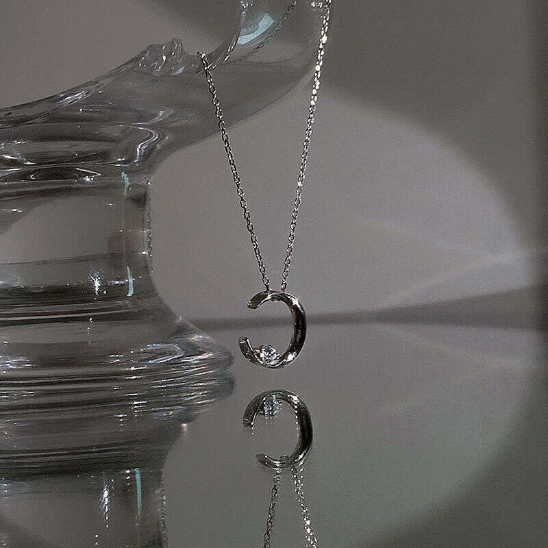 DHcollections Moon Pendant Necklace for Women, Simple Collarbone Chain, Summer Light , Niche Design, Minimalist Style, High-End Feel