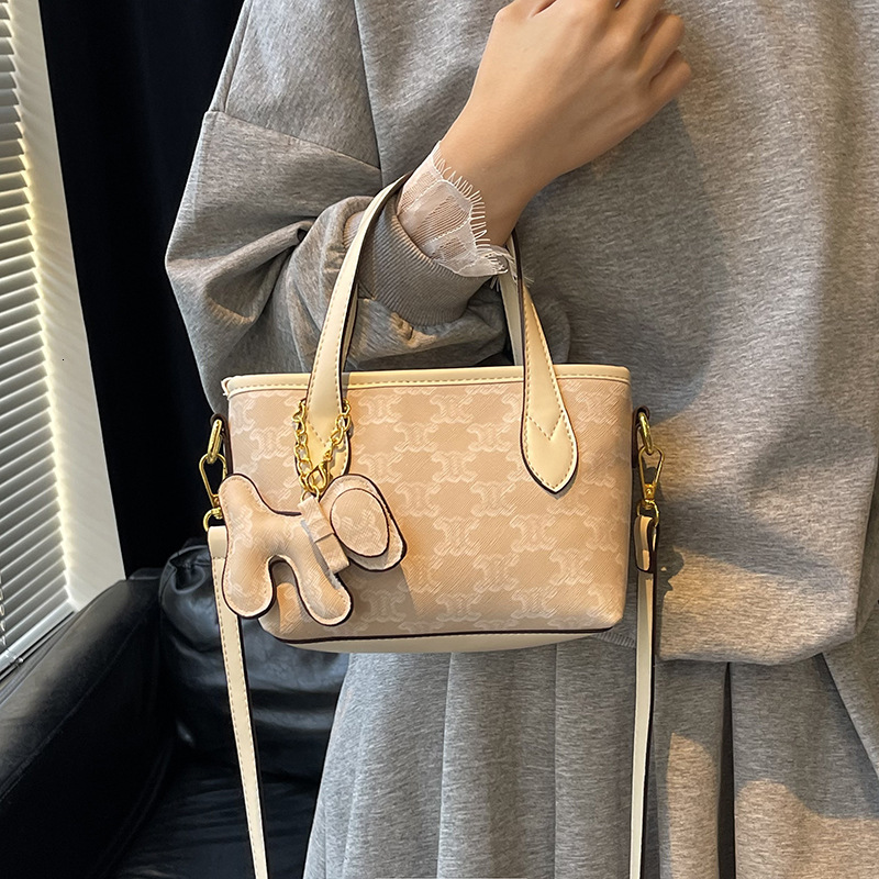 Designer High-End Feel for Women 2025 New Printed Basket Versatile Fashion Elegant Ladies Shoulder Crossbody Light Luxury Women's Bag