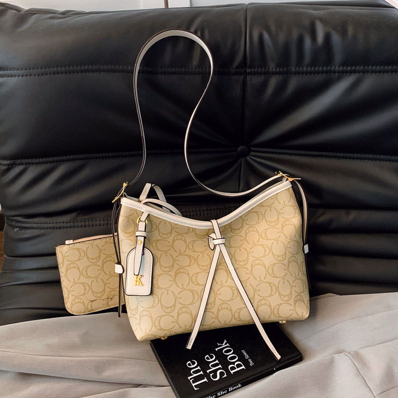 Designer Women 2025 New Korean Style Elegant Tote Commuting Large Capacity Versatile Soft Leather Shoulder Crossbody Light Luxury Women's Bag
