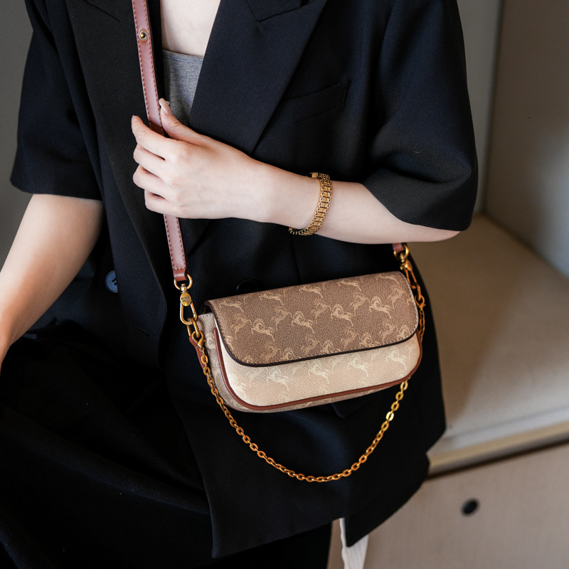 Designer 2025 New High-End Versatile Printed Chain Baguette Handbag Underarm Shoulder Crossbody for Women Luxury Women's Bag