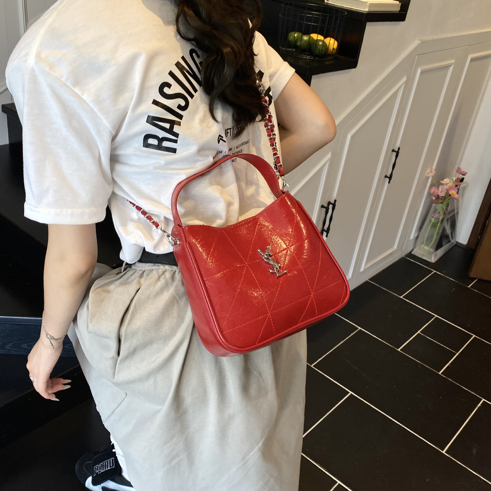 Designer High-End Small for Women 2025 New Casual Versatile Bucket Chain Fashionable Elegant Shoulder Crossbody Light Luxury Women's Bag