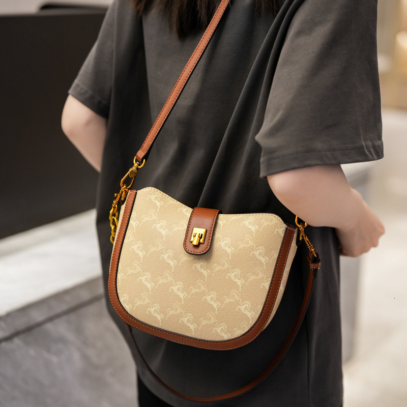 Designer High-End Feel for Women 2025 New Korean Version Chain Bucket Versatile Underarm Single Shoulder Crossbody Light Luxury Women's Bag