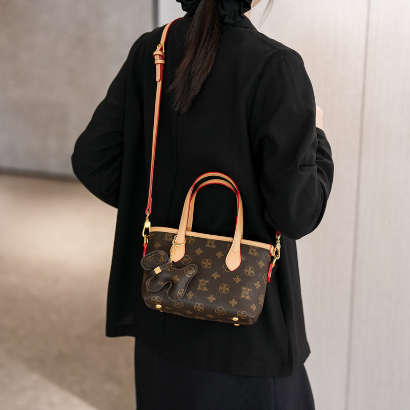 Designer High-End Handheld Basket for Women 2025 New Printed Bucket Shoulder Crossbody Light Luxury Women's Bag
