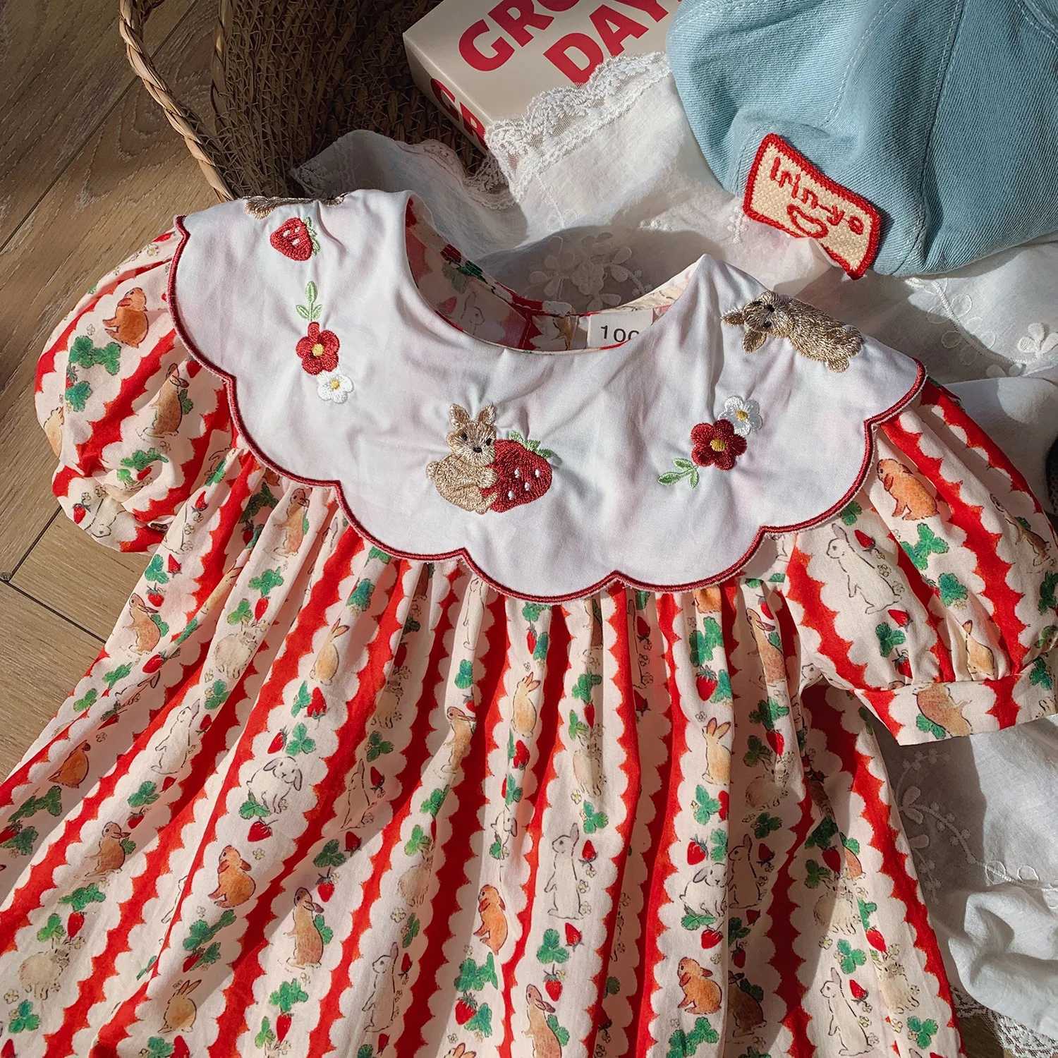 2025 Summer New Flower Collar Rabbit Embroidered Girls Dress with Bubble Sleeves Sweet Childrens Princess Skirt Korean Edition R250707