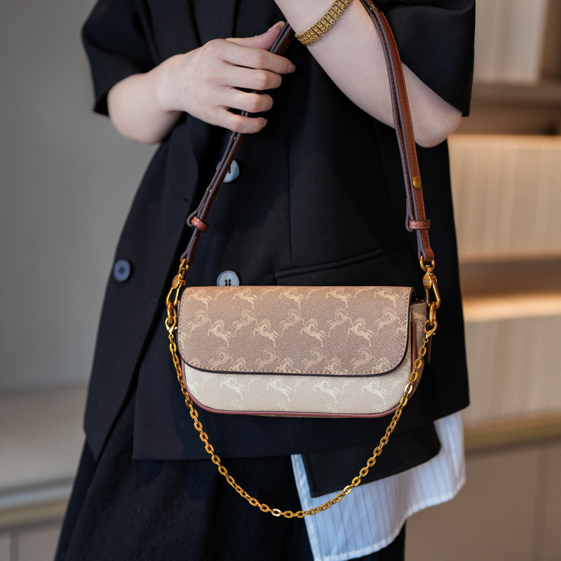 Designer 2025 New High-End Versatile Printed Chain Baguette Handbag Underarm Shoulder Crossbody for Women Luxury Women's Bag