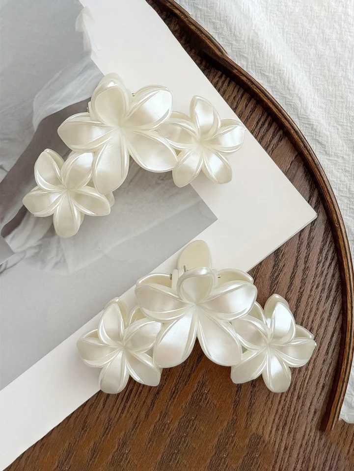 2Pcs Light Sensing Pearl White Double Sided Flower Gripper Womens Minimalist Back of Head Plate Hair Clip Hair Accessories Y250707