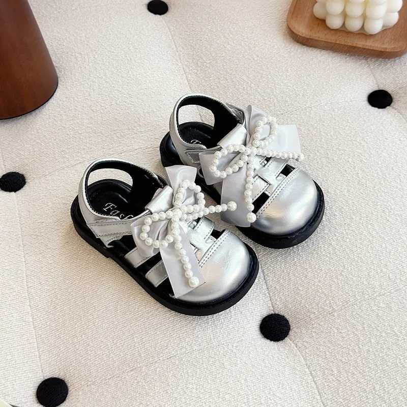 2025 Children Sandals for Girls Summer New Fashion Korean Style Soft Bottom Anti-slippery Princess Beading Cut-outs Beach Shoes R250707