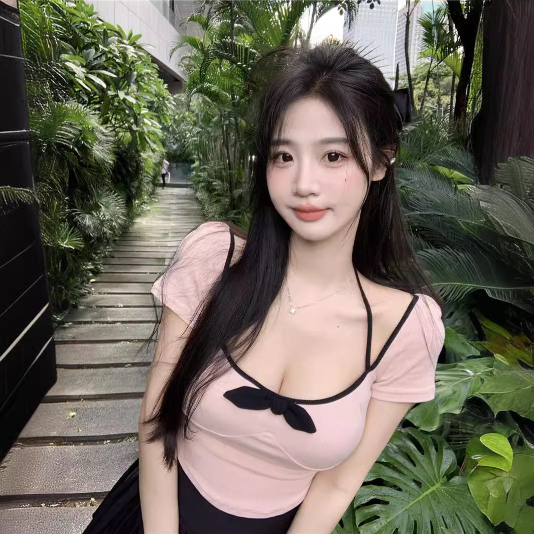 2025 Summer New Women's T-shirt Pure Desire Bow U Neck Sexy Women's Summer Hot Girl Short sleeved Top Low cut Tight T-shirt New Designer T-s
